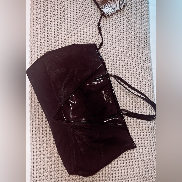 Victoria Secret Large Black Shimmer Tote with Animal Print Detachable Pouch - Picture 2 of 3